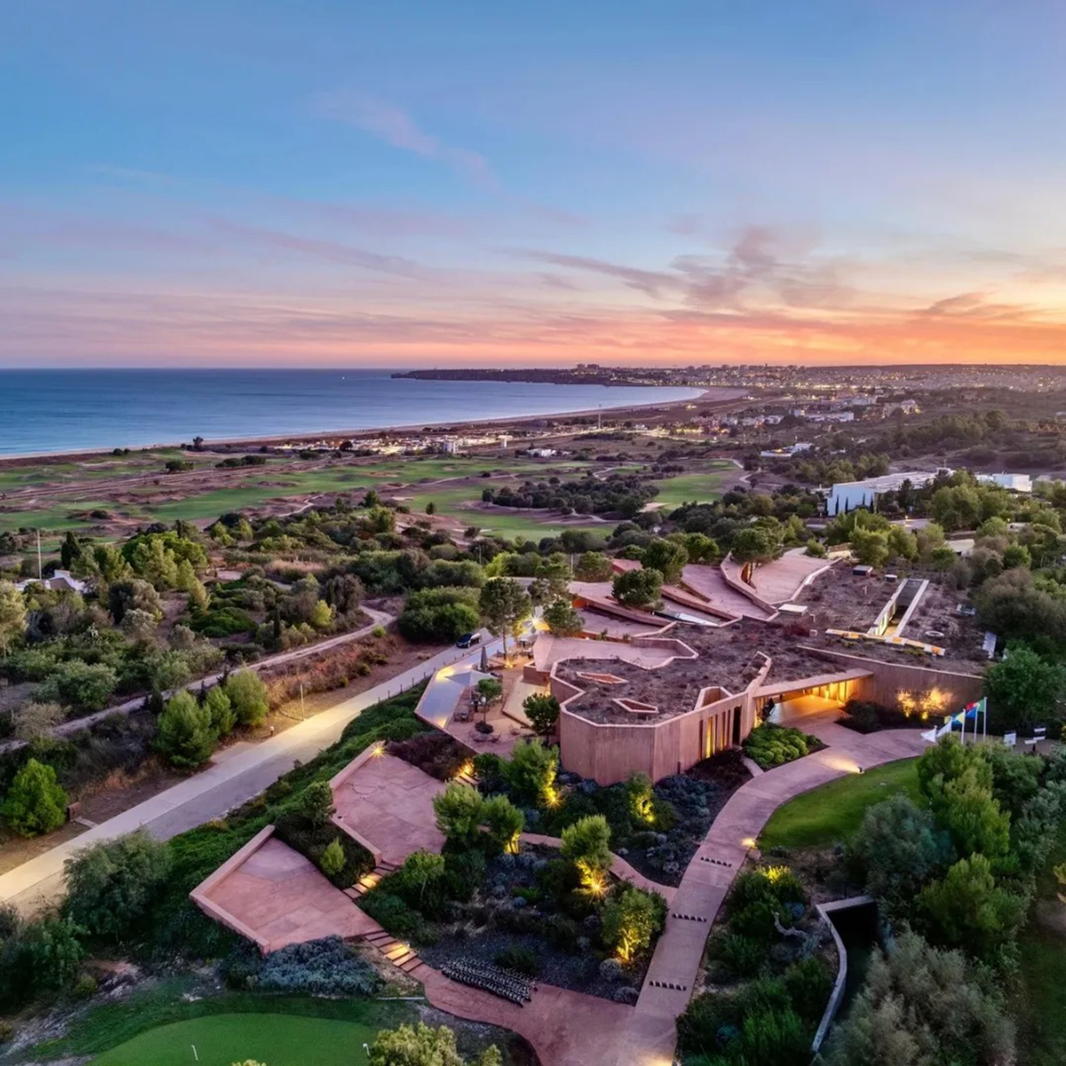 Refined dining at Al Sud (Lagos), featuring modern Algarve cuisine with creative presentations, highlighting its Michelin star status.