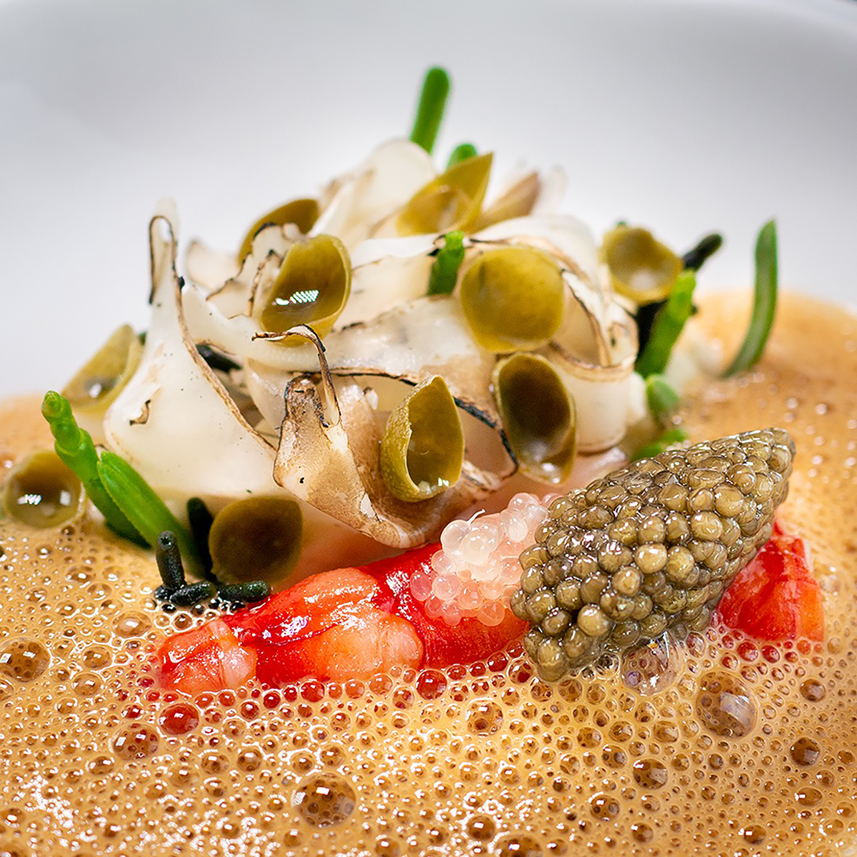 Plates of fresh seafood and local produce at A Ver Tavira Restaurant, highlighting the restaurant's commitment to regional flavors.