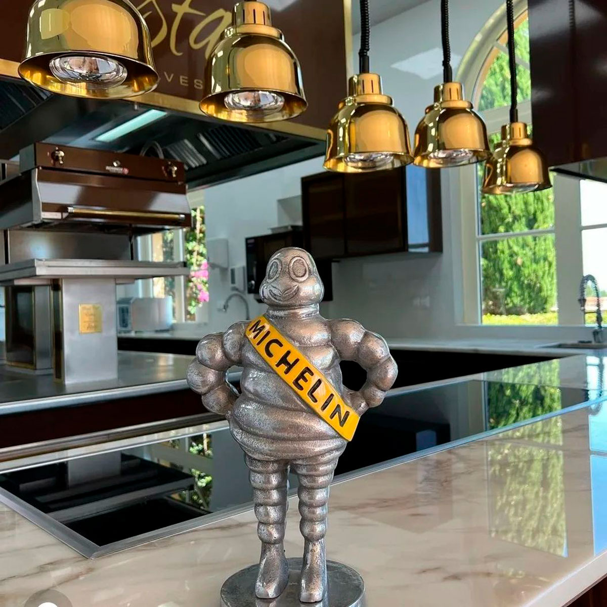 Our Michelin-starred restaurant offers a refined menu that honors Portugal's culinary heritage, presented with a sophisticated modern twist.