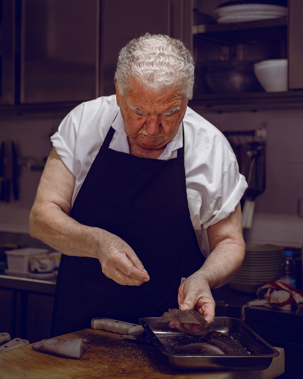 Praised for its fresh seafood, warm service, and relaxed atmosphere, Marisqueira O Capelo has garnered a strong following, reflected in its top reviews on Google, TripAdvisor, and food blogs.