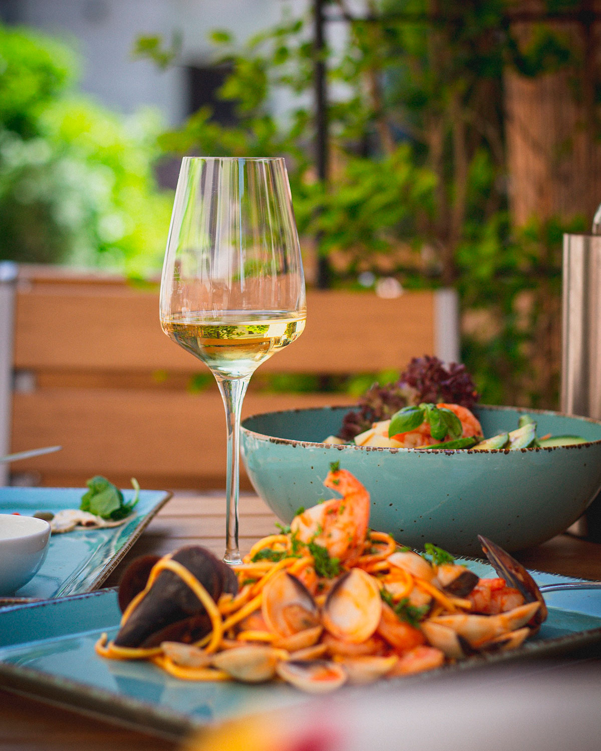 A Trastevere trattoria features a steaming mussel dish, showcasing fresh seafood in a flavorful broth, a classic Roman culinary experience within the neighborhood's charming, rustic setting.