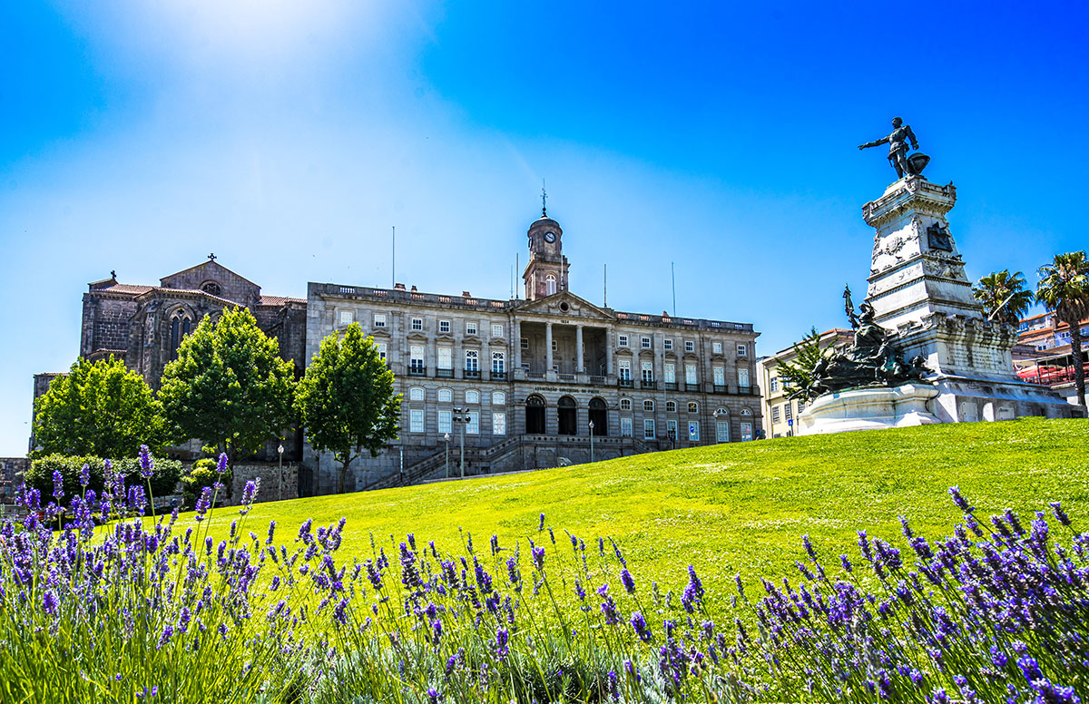 Palácio da Bolsa in Porto, Portugal, features ornate neoclassical architecture, a stunning Arab Room with intricate gold leaf designs, and a grand courtyard, showcasing its historic role as the city's former stock exchange and a symbol of wealth and prestige.