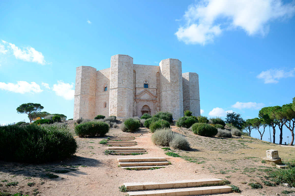 Castel del Monte, in Apulia, Italy, features an octagonal castle with eight towers, showcasing its unique medieval architecture and panoramic views of the surrounding countryside, built by Emperor Frederick II.