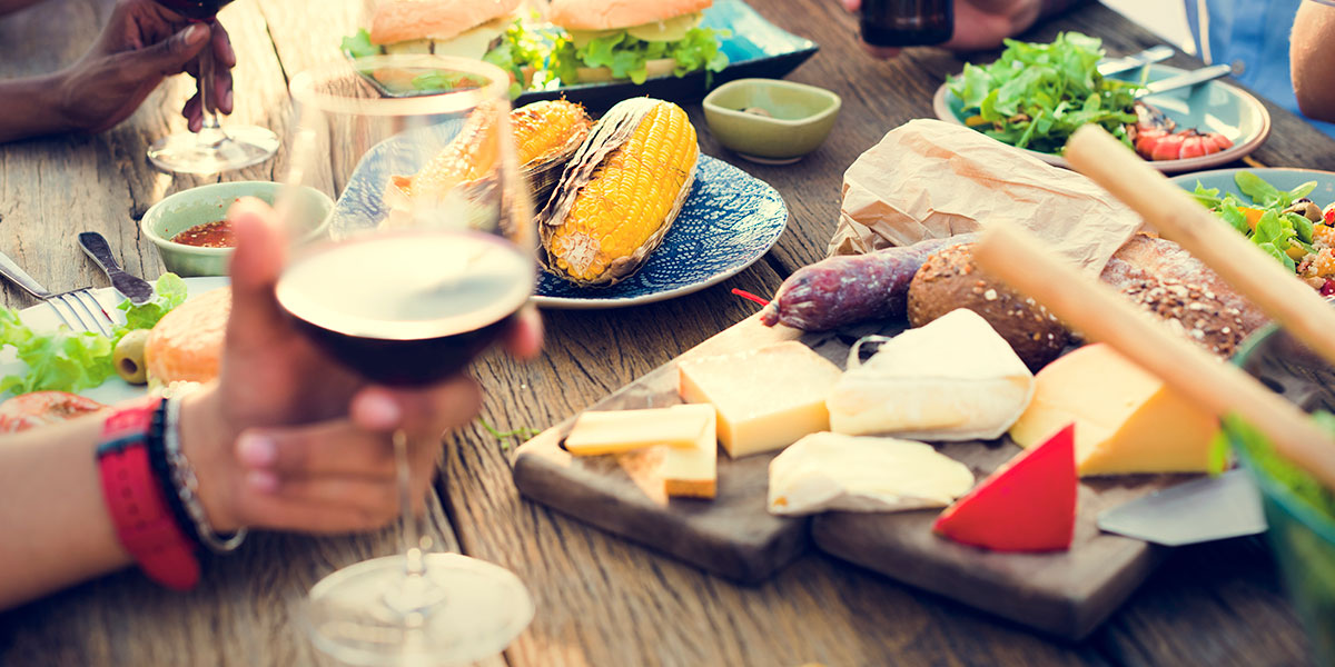 Île-de-France Gastronomic Journey: A culinary adventure featuring delectable French cuisine, including pastries, cheeses, and regional specialties.