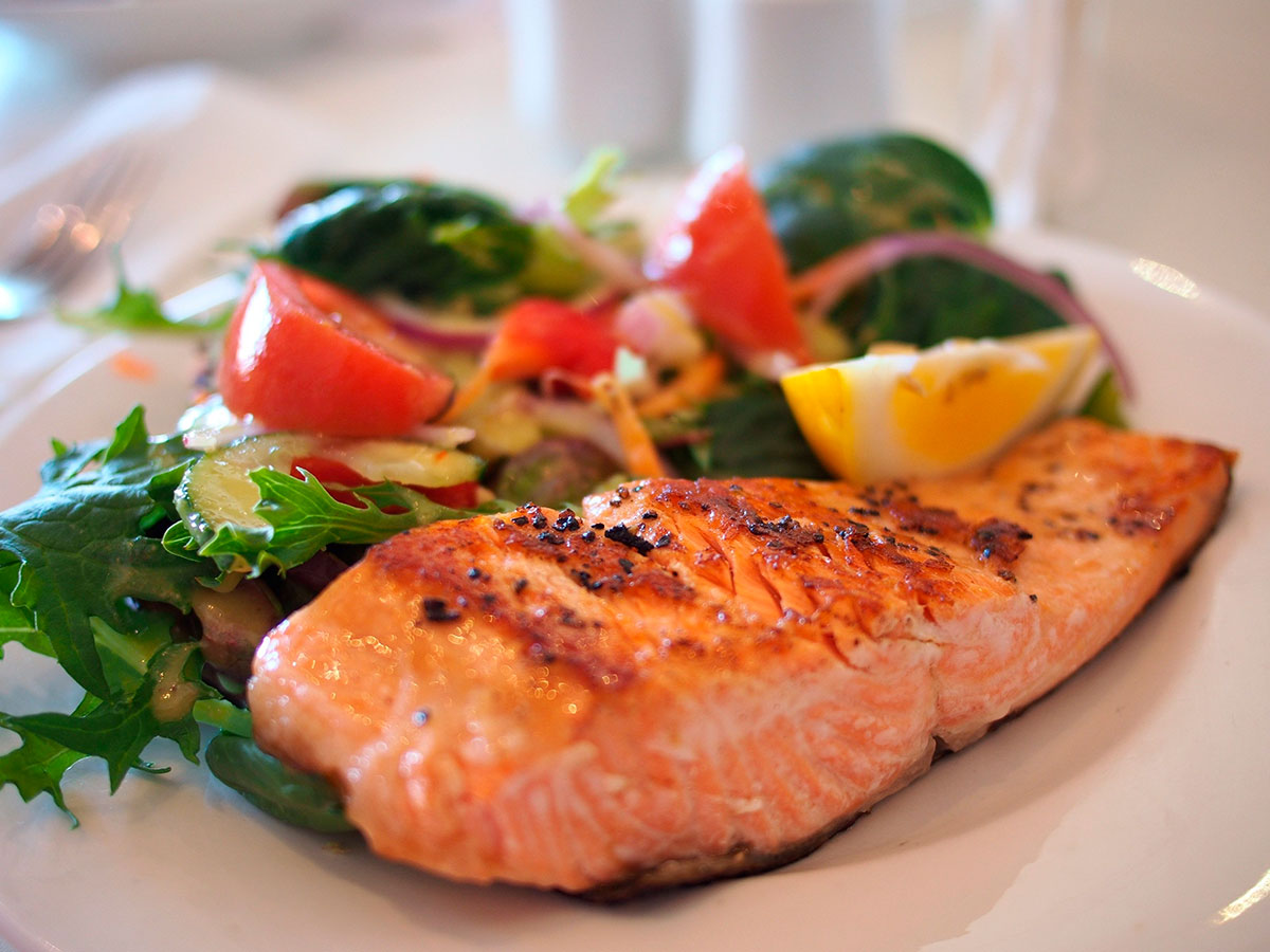A traditional Finnish meal featuring smoked salmon, rye bread, Karelian pasties, and fresh berries.