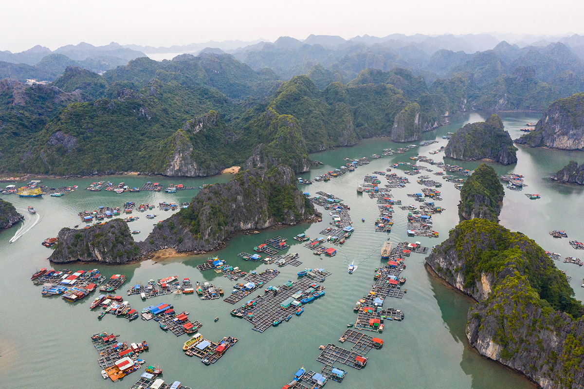 Discover the unique floating villages of Hạ Long Bay, a UNESCO World Heritage Site in Vietnam.