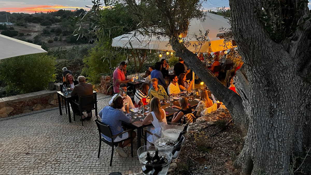 Quinta dos Capinhas estate, Algarve, highlighting its family-run vineyard and scenic setting.