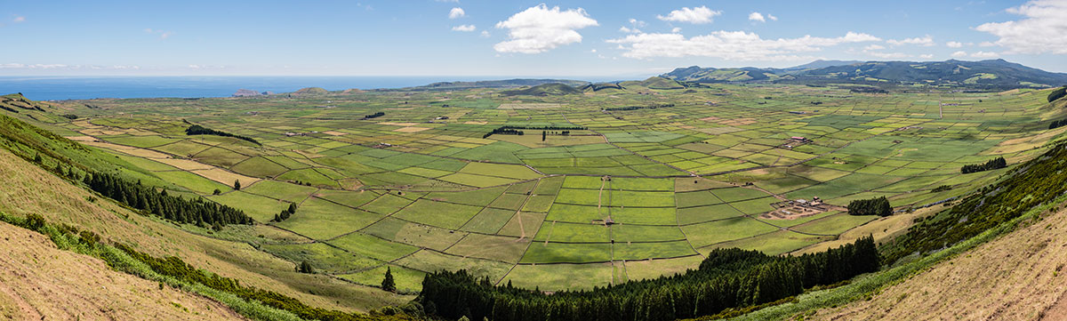 Green valleys seen from a hiking trail on Serra do Cume.