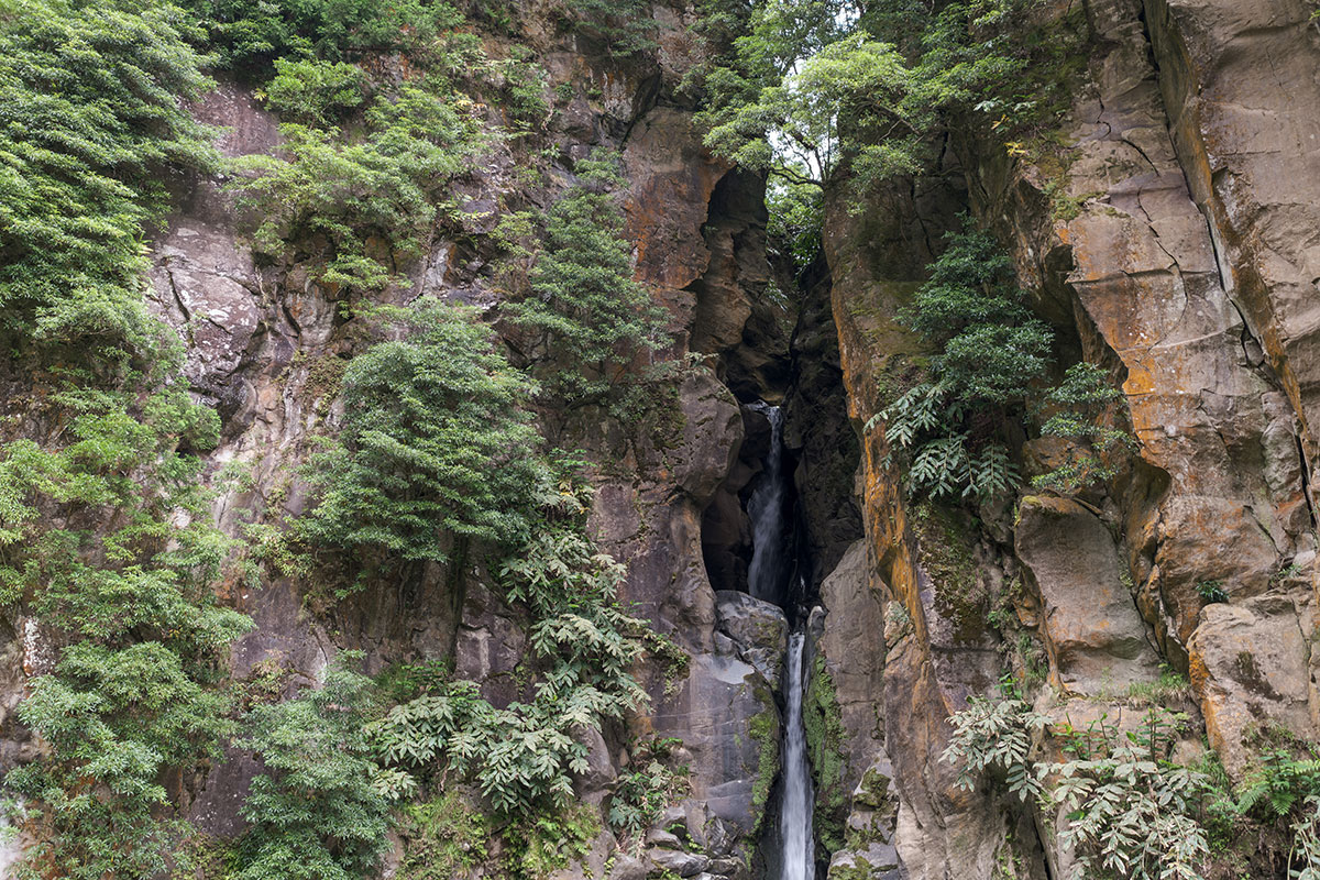 Salto do Cabrito waterfall flowing into a clear pool