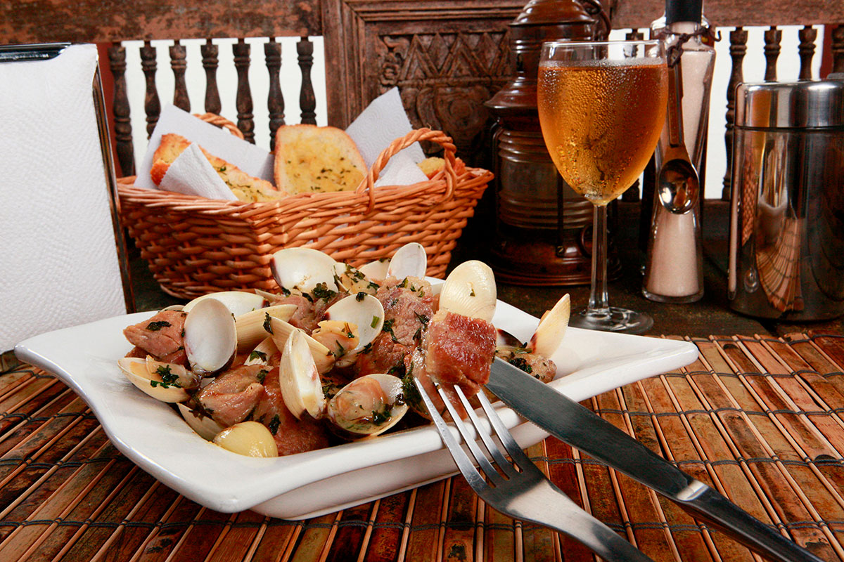 Traditional Alentejo dishes including açorda and carne de porco à alentejana.