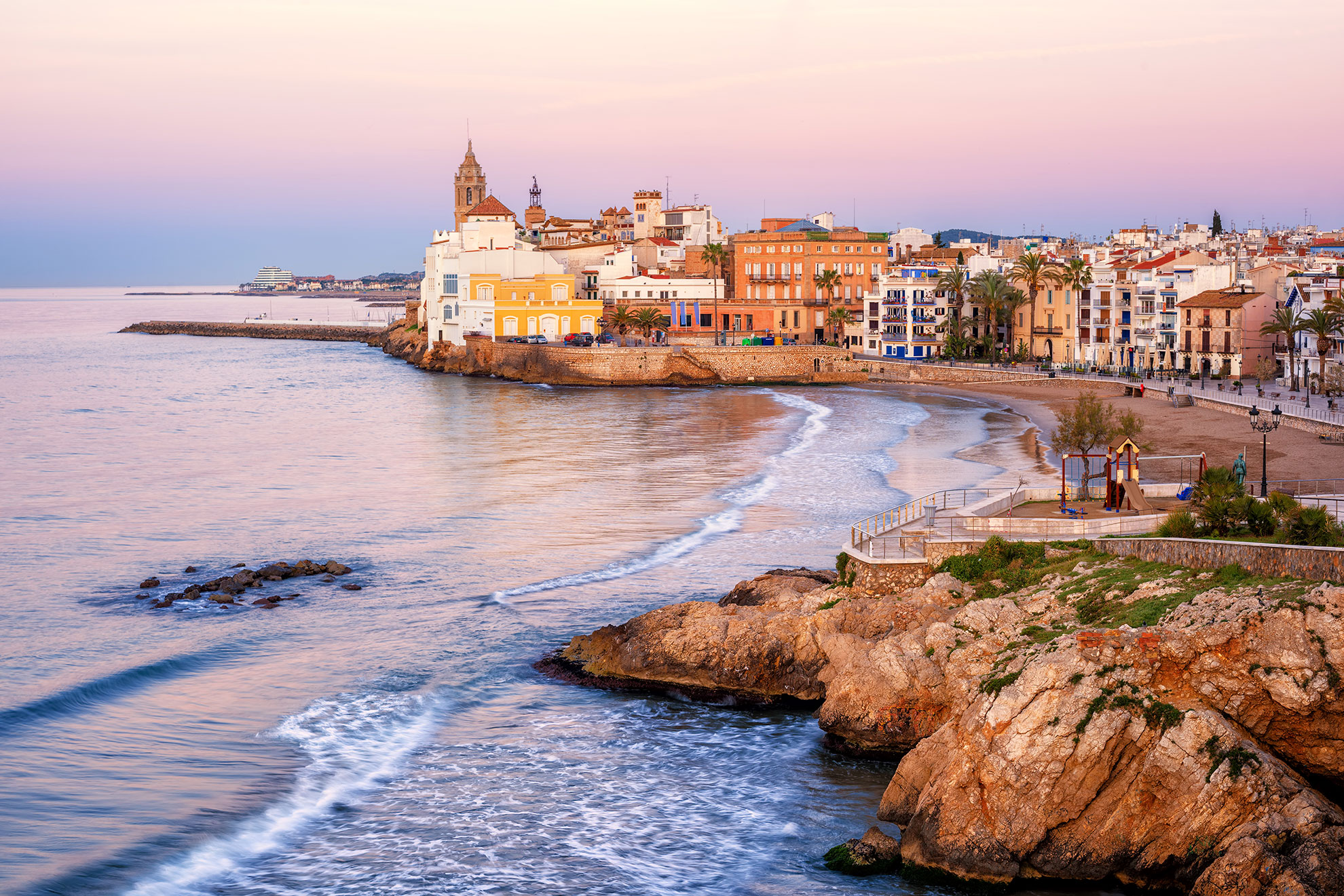 Sand-beach-and-historical-Old-Town-in-mediterranean-resort-Sitges,-Spain