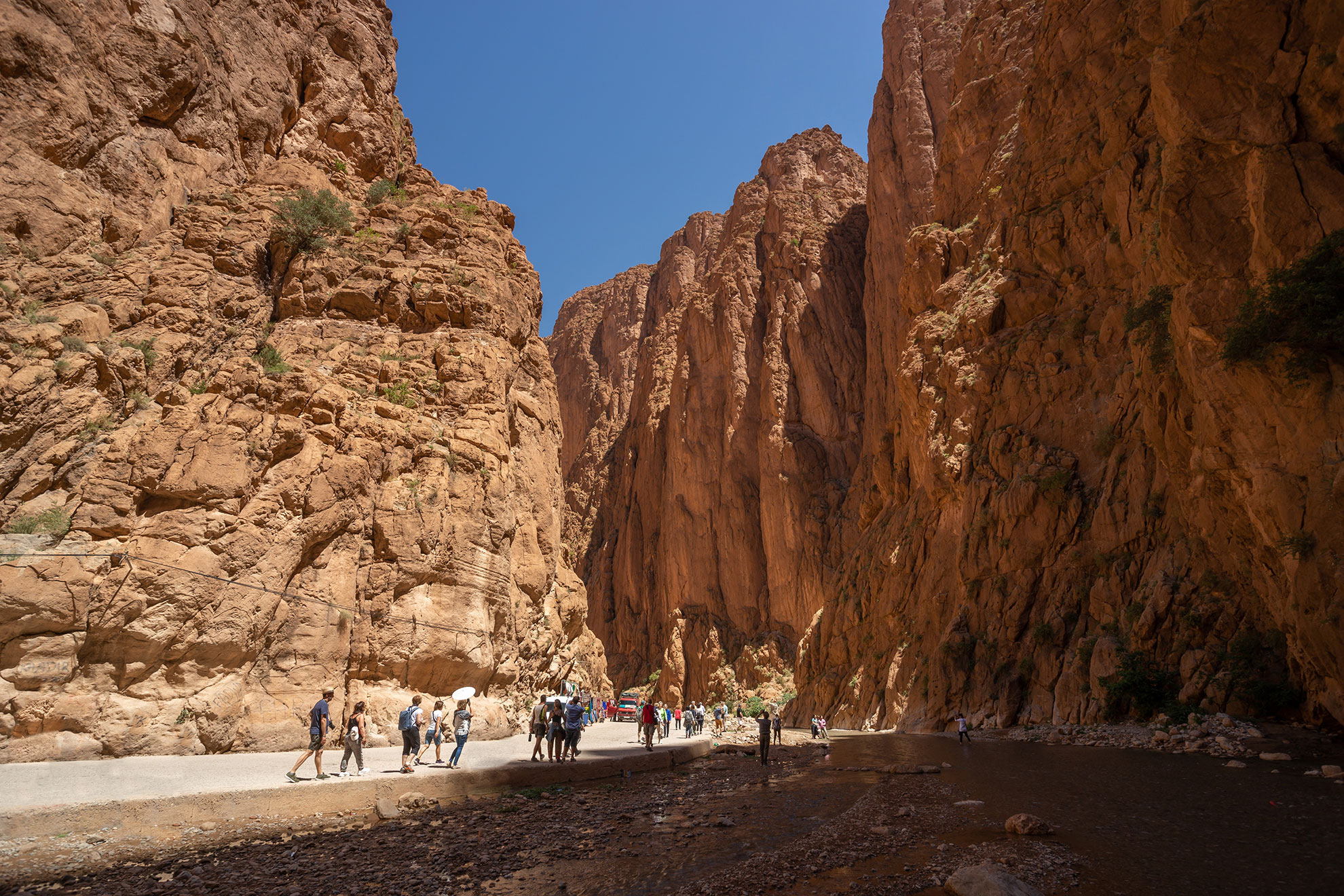 people, road, tourists, atlas, atlas mountains, estate, building, house, gorges toudgha, morocco, wadi, tinghir, todgha, todgha gorges, gorge, limestone, destination, landmark