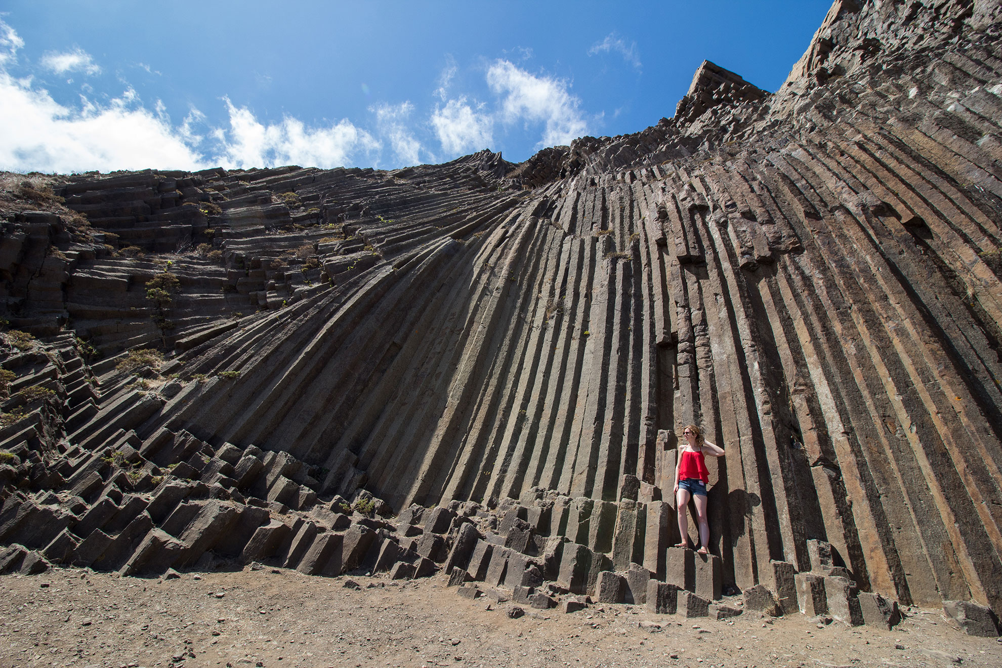 Prismatic basalt columns at Pico de Ana Ferreira under afternoon light