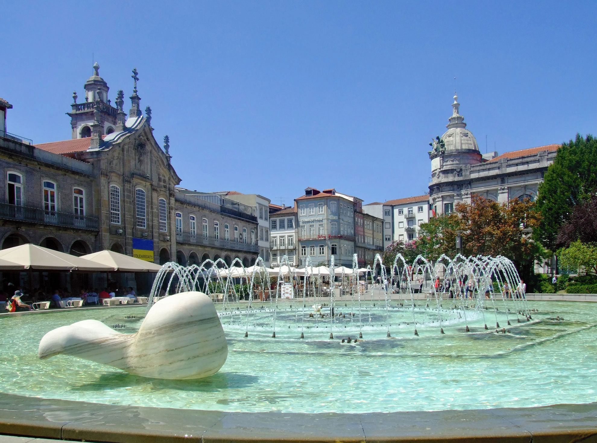 Praça da República and the Arcada in Braga's historic center