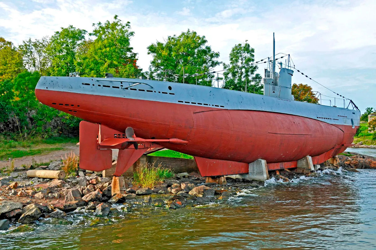 The Finnish submarine Vesikko, painted in dark gray, docked at Suomenlinna.