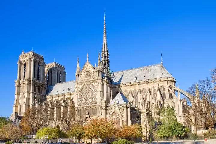 Notre-Dame Guided Tour & Seine Cruise in Paris with English guide