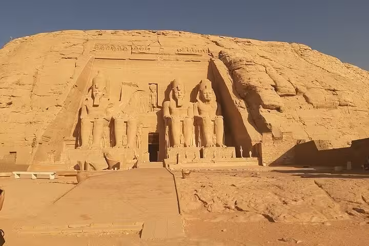 Tour de dia inteiro pelos Templos de Abu Simbel saindo de Assuã | Ramsés II