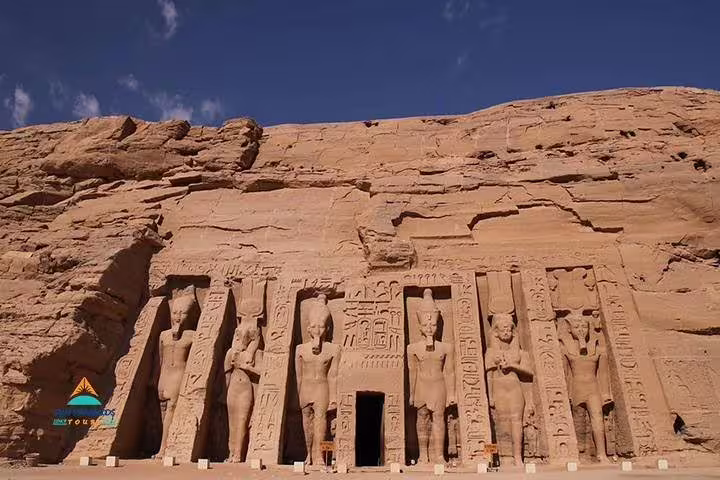 Passeio de 2 Dias saindo de Luxor: Abu Simbel, Aswan & Templo de Philae