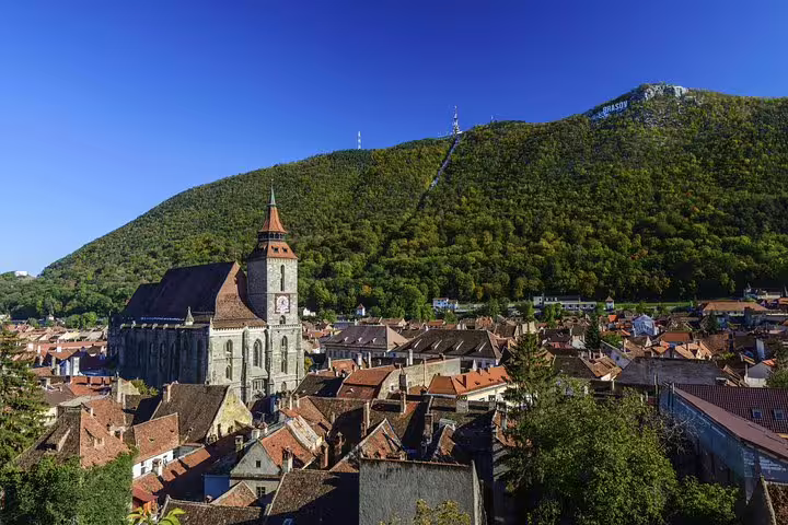 Tour a pie guiado en grupo pequeño de 2 horas por el casco antiguo de Brasov