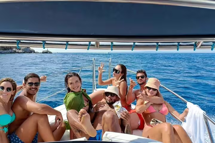 Capri Island Private Boat Tour: Caves, Rocks and Snorkel