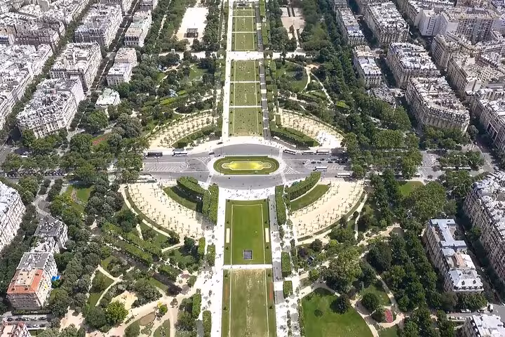 Half-Day Paris Tour: Boat Cruise, Louvre & Notre-Dame