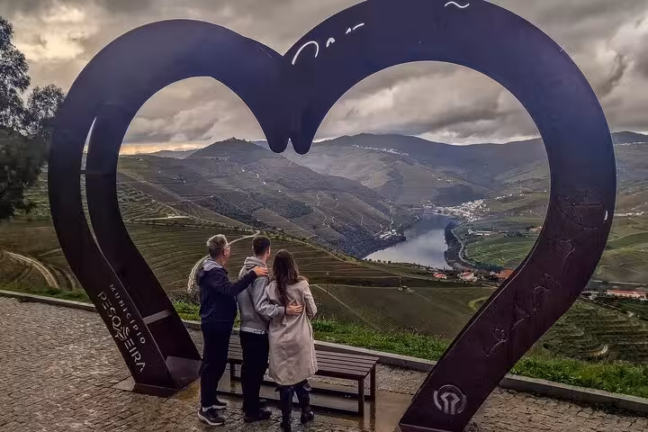 Private Boat Tour: Douro Valley Wine & Brunch to Lisbon