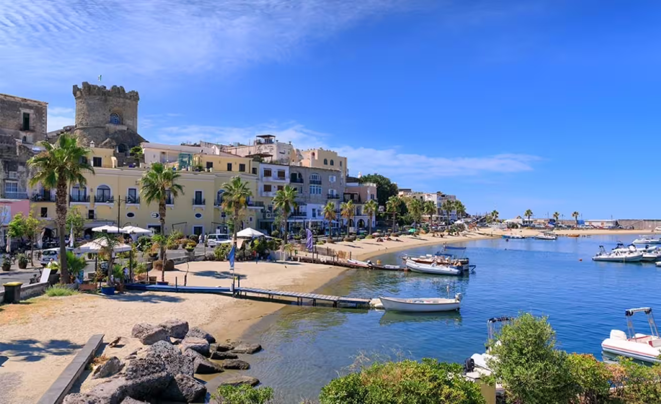 Excursion d'une journée à Ischia depuis Naples : Hydroglisseur, Transfert & Déjeuner
