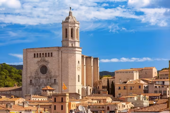 Girona Walking Tour: History, Hidden Gems & Local Insights