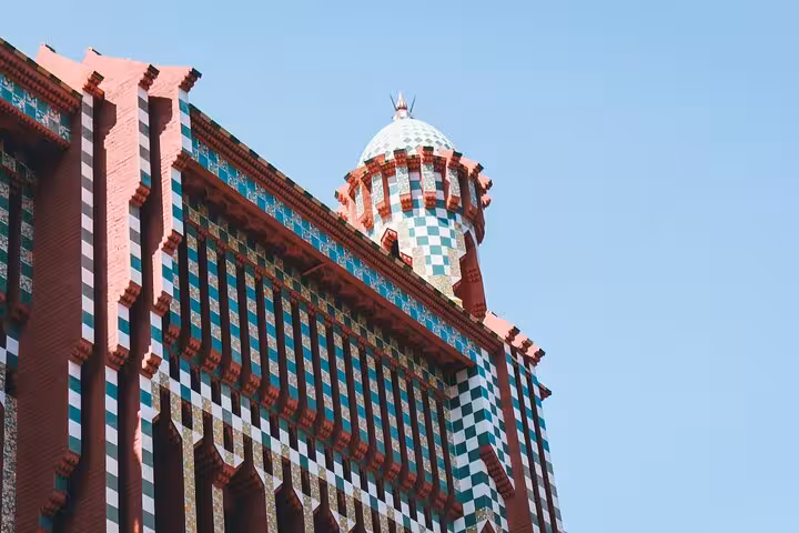 Gracia Walking Tour: Catalan Culture, Food & Architecture