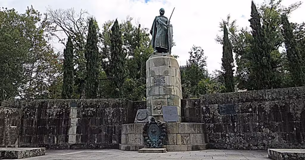 Private Tour to Guimarães & Braga with Lunch Included