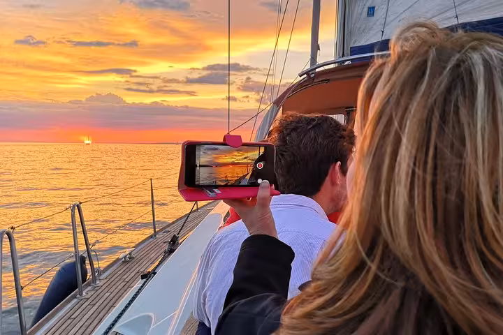 Luxury Sunset Sailing Tour in Lisbon with Yacht & 2 Drinks