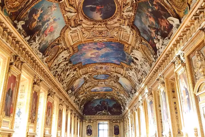 Small Group Guided Tour of Louvre Highlights in Paris