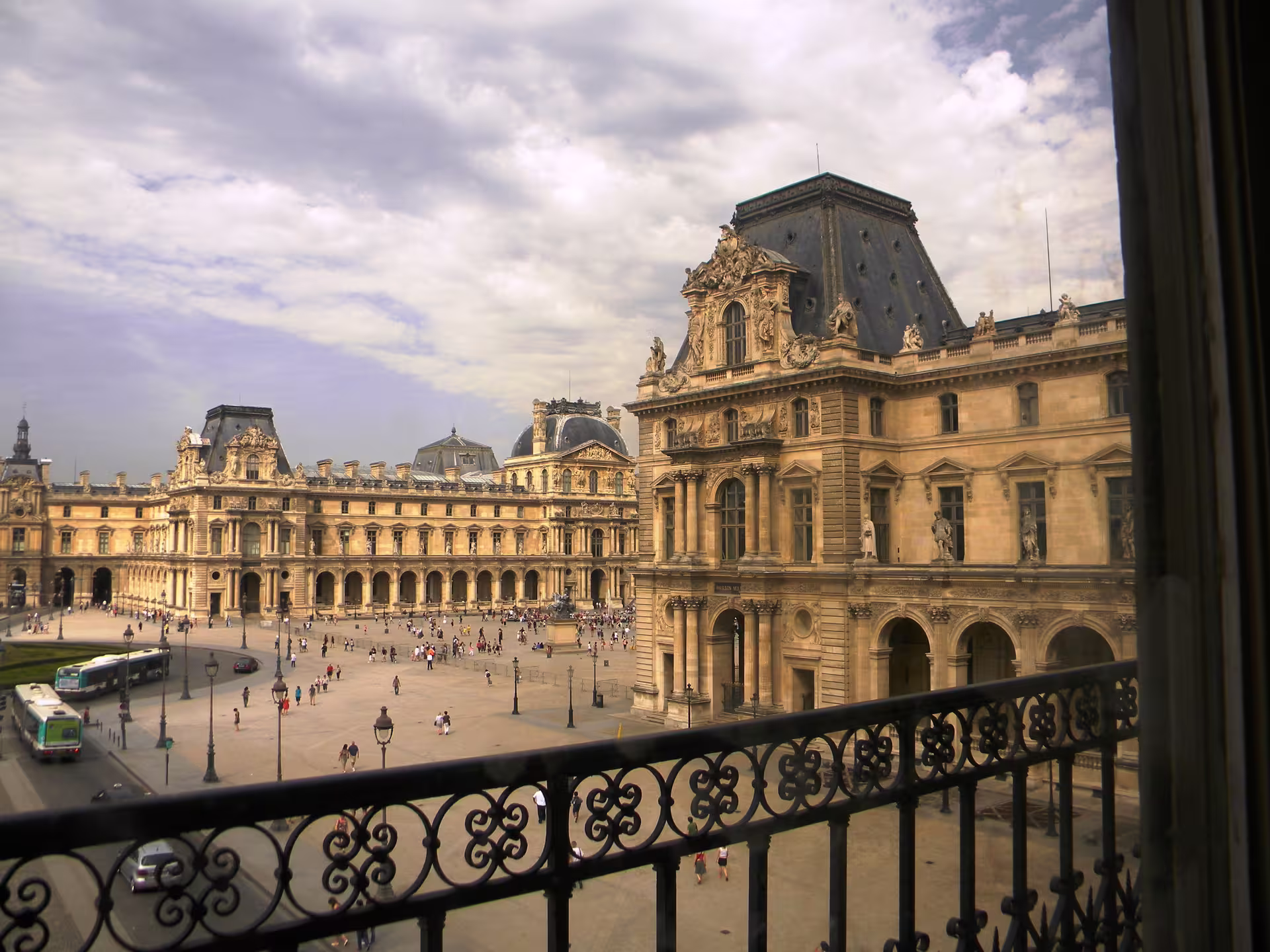 Louvre Guided Tour: Mysteries, Murders and Masterpieces