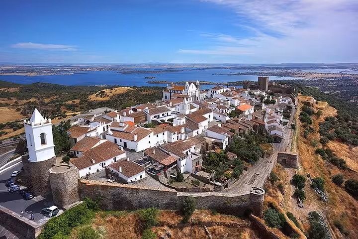 Évora to Monsaraz: Private Walking Tour with Driver & Guide