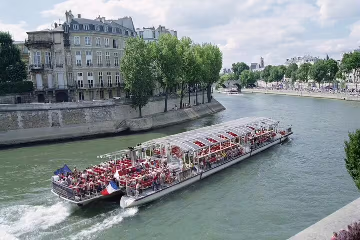 Eiffel Tower Illumination Tour with Private Seine Dinner Cruise