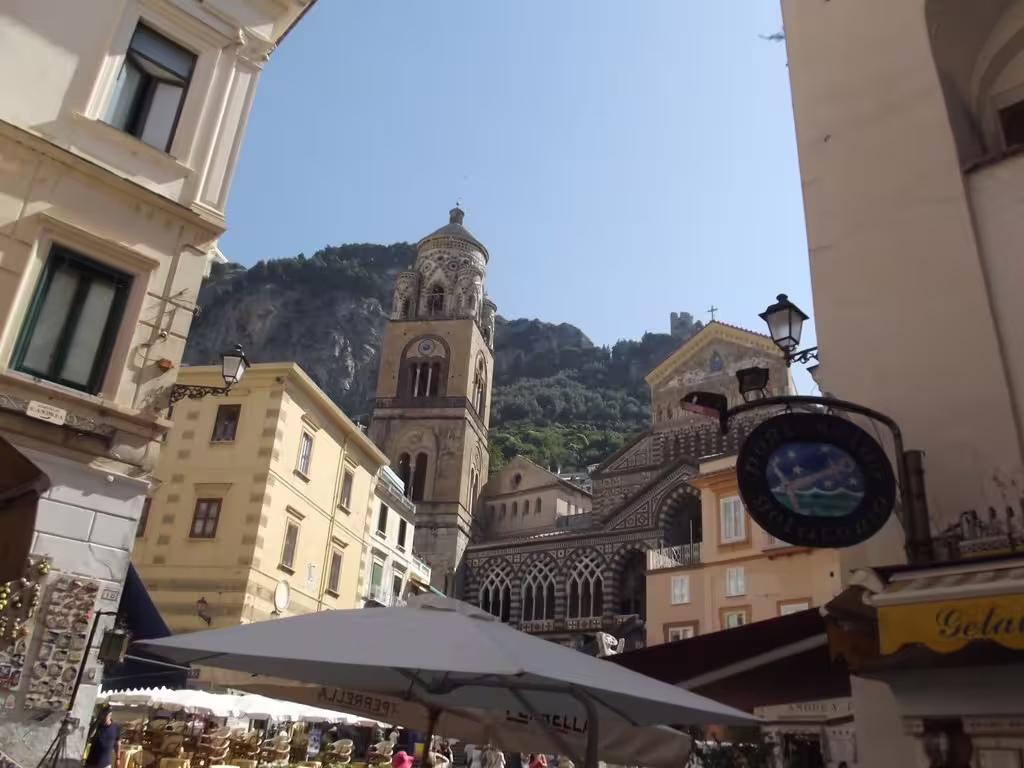 Amalfi Coast Full-Day Guided Tour with Ravello & Lunch