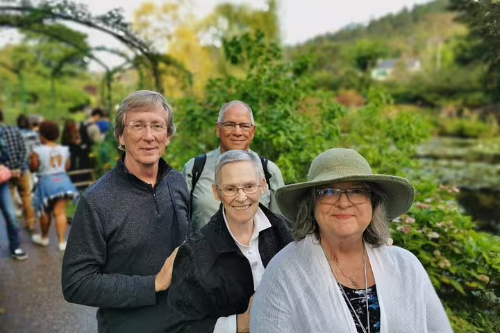 Private Guided Tour to Versailles and Giverny from Paris