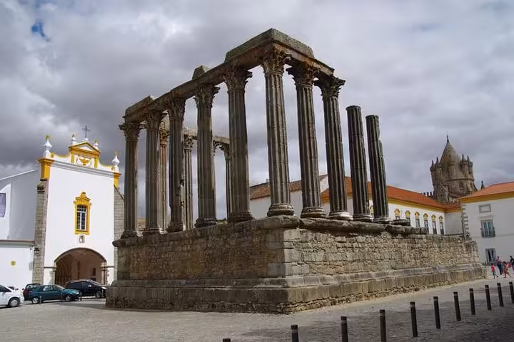 Private Tour of Évora: Roman Temple & Chapel of Bones