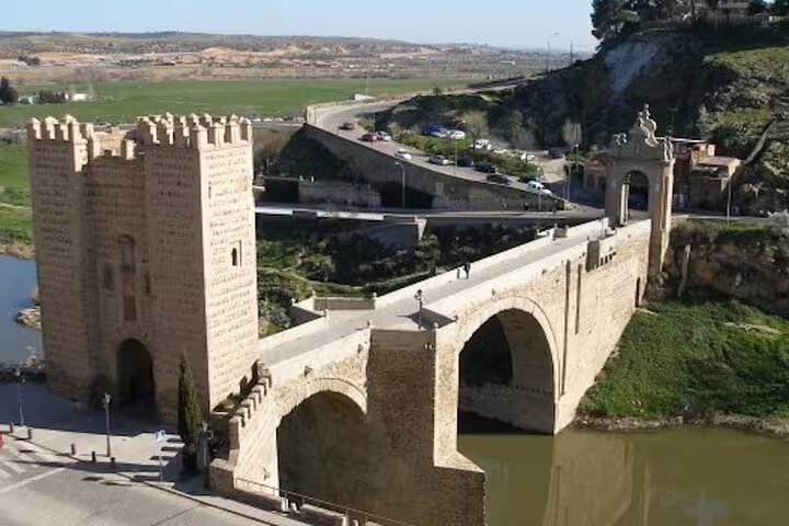 Excursion privée d'une journée à Tolède depuis Madrid en minivan de luxe